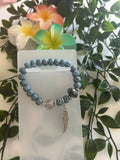 Bracelet Perles BODHI Bleu-Gris à Pois – Charm Aile Argentée